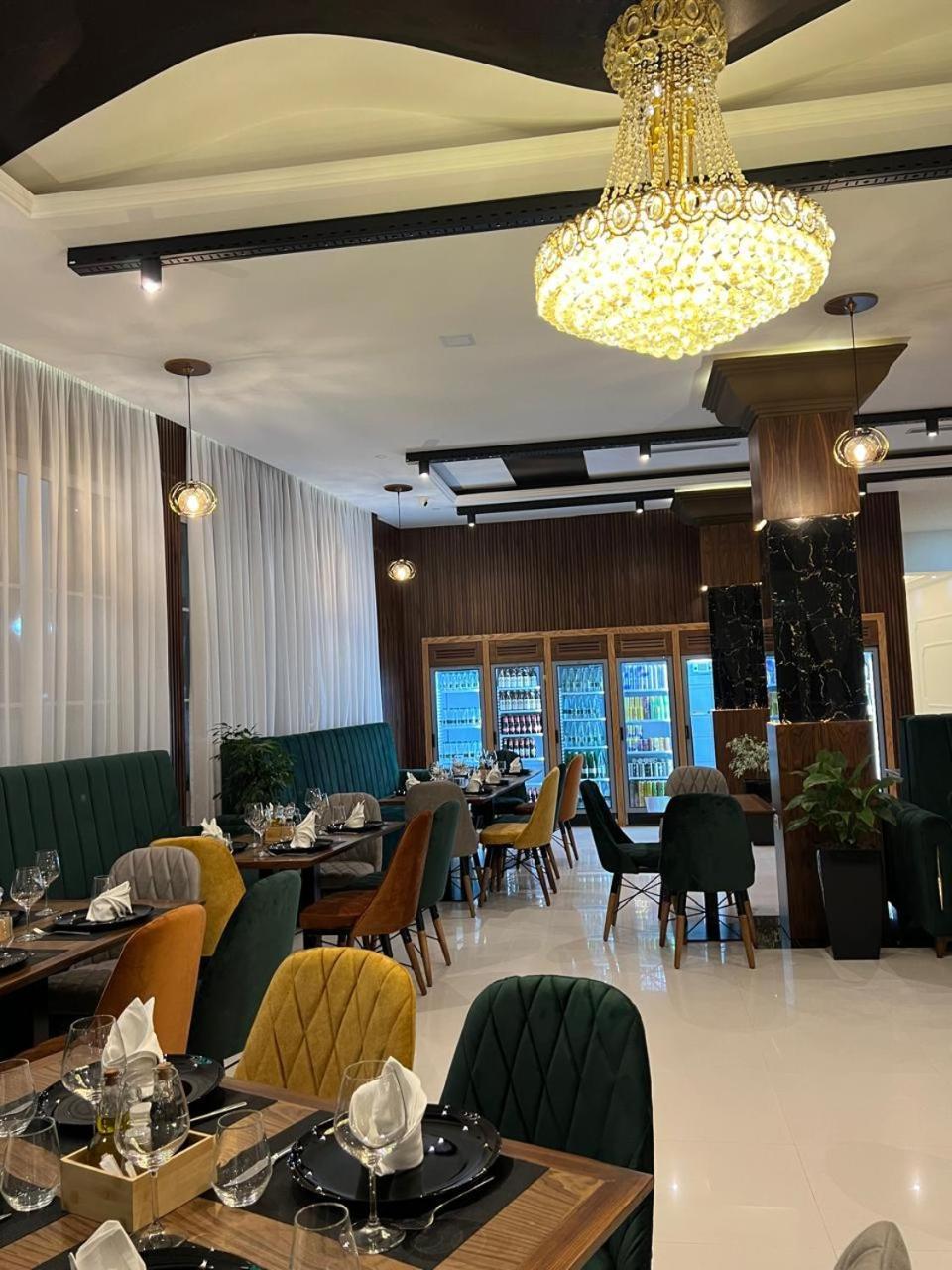 Ujvara Hotel Golem  Eksteriør bilde